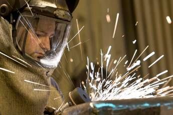 Frena la produzione industriale a novembre, -0,5% sul mese Frena la produzione industriale a novembre, -0,5% sul mese