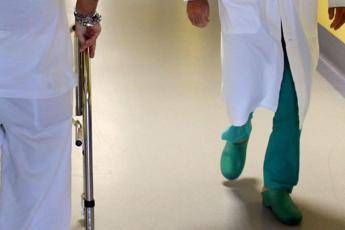 Coronavirus, infermieri a Conte: Venga in trincea Coronavirus, infermieri a Conte: Venga in trincea