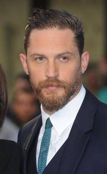 Tom Hardy chiama hipster: campagna 'Decembeard' contro il cancro all'intestino Tom Hardy chiama hipster: campagna 'Decembeard' contro il cancro all'intestino
