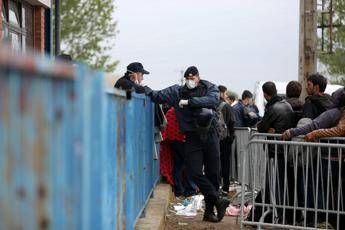 Blitz a Ventimiglia, sgomberata tendopoli autogestita da migranti Blitz a Ventimiglia, sgomberata tendopoli autogestita da migranti