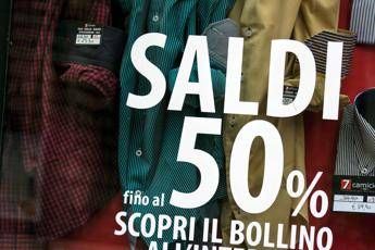 Al via i saldi, sconti sopra il 40% in 1 negozio su 2 /Infografica Al via i saldi, sconti sopra il 40% in 1 negozio su 2 /Infografica