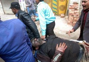 Kamikaze contro 2 chiese cristiane in Pakistan: 15 morti e oltre 70 feriti /Foto Kamikaze contro 2 chiese cristiane in Pakistan: 15 morti e oltre 70 feriti /Foto