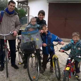 Racconta la tua vita di famiglia senz'auto, nasce gruppo su Facebook Racconta la tua vita di famiglia senz'auto, nasce gruppo su Facebook