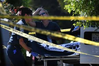 Sparatoria in un ristorante di Los Angeles: 3 morti e 12 feriti Sparatoria in un ristorante di Los Angeles: 3 morti e 12 feriti
