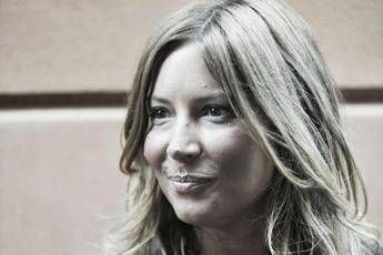 Comunisti col Pampers, Lucarelli contro J-Ax e Fedez Comunisti col Pampers, Lucarelli contro J-Ax e Fedez