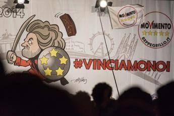 M5S, caos e sospetto hackeraggio: Grillo blocca le mail dei parlamentari M5S, caos e sospetto hackeraggio: Grillo blocca le mail dei parlamentari