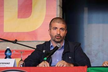 Roma, Casapound invita a disertare gazebo Lega, Di Stefano: Non scrivete il mio nome Roma, Casapound invita a disertare gazebo Lega, Di Stefano: Non scrivete il mio nome