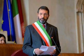 Roma, Marino accetta la scorta disposta dalla Prefettura Roma, Marino accetta la scorta disposta dalla Prefettura