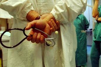 Napoli, trans offesa e umiliata in ospedale rinuncia a cure Napoli, trans offesa e umiliata in ospedale rinuncia a cure