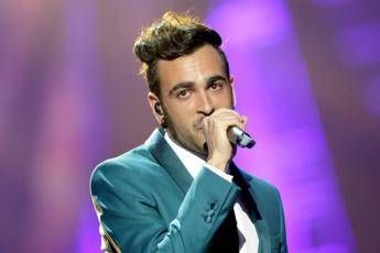 Mengoni premiato al Senato dal Garante per l'infanzia: Simbolo per molti ragazzi Mengoni premiato al Senato dal Garante per l'infanzia: Simbolo per molti ragazzi