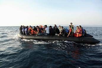 Naufragio al largo della Libia: 11 morti Naufragio al largo della Libia: 11 morti
