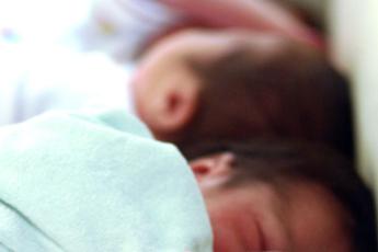 Nati gemelli figli di altri, coppia americana fa causa alla clinica