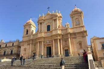 Bocelli e Mitoraj a Noto per promuovere i siti Unesco siciliani Bocelli e Mitoraj a Noto per promuovere i siti Unesco siciliani
