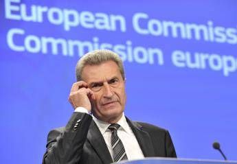 Manovra, Oettinger: Ue dovrà chiedere correzione Manovra, Oettinger: Ue dovrà chiedere correzione