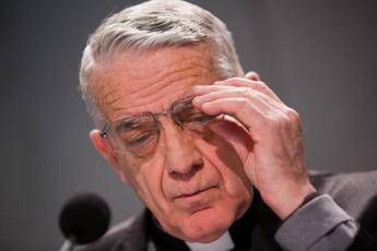 Pedofilia, Padre Lombardi racconta la 'Glasnost anti-abusi' Pedofilia, Padre Lombardi racconta la 'Glasnost anti-abusi'