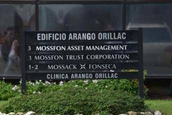 Scoppia il caso 'Panama Papers', i soldi dei potenti del mondo nei paradisi fiscali /Foto Scoppia il caso 'Panama Papers', i soldi dei potenti del mondo nei paradisi fiscali /Foto