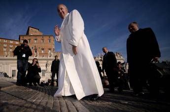 Canzone per Francesco, l'omaggio di Teddy Reno al Papa in piazza San Pietro Canzone per Francesco, l'omaggio di Teddy Reno al Papa in piazza San Pietro