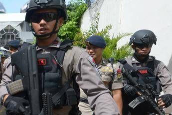 Indonesia, uccisi tre terroristi: preparavano attentato per Capodanno Indonesia, uccisi tre terroristi: preparavano attentato per Capodanno