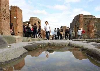 Pompei, l'allarme degli albergatori: Niente trasporti ed eventi, basta mortificare il turismo Pompei, l'allarme degli albergatori: Niente trasporti ed eventi, basta mortificare il turismo