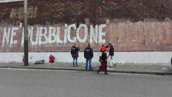 Roma, rimosse scritte vandaliche da muro di Porta Maggiore Roma, rimosse scritte vandaliche da muro di Porta Maggiore
