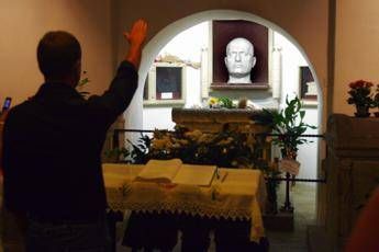 Fascismo, in Parlamento due proposte di legge contro souvenir, cimeli e saluto 'romano' Fascismo, in Parlamento due proposte di legge contro souvenir, cimeli e saluto 'romano'