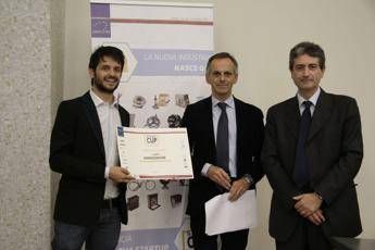 Carburanti da plastica riciclata, a Sintol il premio Start Cup 2015 Carburanti da plastica riciclata, a Sintol il premio Start Cup 2015