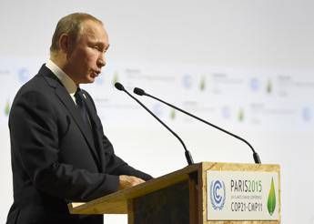 Putin contro la Turchia: Ha abbattuto il nostro jet per proteggere i traffici con l'Is Putin contro la Turchia: Ha abbattuto il nostro jet per proteggere i traffici con l'Is
