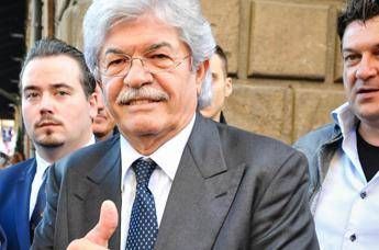Razzi: Figlia ex ambasciatore Nordcorea? E' dai nonni Razzi: Figlia ex ambasciatore Nordcorea? E' dai nonni
