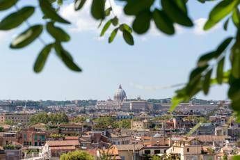 L'albergo dei Padri Trinitari: Noi paghiamo l'Imu, d'accordo col Papa L'albergo dei Padri Trinitari: Noi paghiamo l'Imu, d'accordo col Papa
