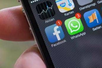 Il segreto corre sul cellulare... 9 su 10 nascondono lo smartphone a partner e amici Il segreto corre sul cellulare... 9 su 10 nascondono lo smartphone a partner e amici