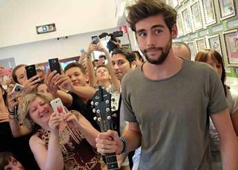 Soler e Rovazzi dominatori indiscussi dell'estate 2016: imitati anche da un prete Soler e Rovazzi dominatori indiscussi dell'estate 2016: imitati anche da un prete