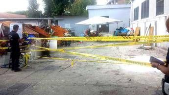 Roma, maxi-operazione dei vigili nel centro di accoglienza di Via Amarilli Roma, maxi-operazione dei vigili nel centro di accoglienza di Via Amarilli