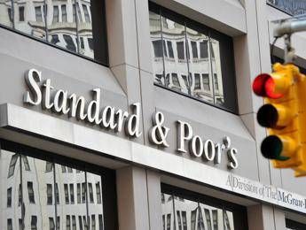 S&P conferma rating Italia a BBB: “Riforme Renzi incoraggianti ma è presto per giudicare” S&P conferma rating Italia a BBB: “Riforme Renzi incoraggianti ma è presto per giudicare”