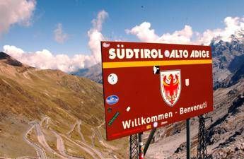 Alto Adige, Urzì: Cancellazione toponimi italiani? Costa difenda il bilinguismo Alto Adige, Urzì: Cancellazione toponimi italiani? Costa difenda il bilinguismo