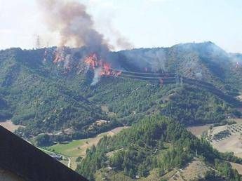 Scontro in volo sui cieli delle Marche tra due caccia Tornado: 4 militari dispersi Scontro in volo sui cieli delle Marche tra due caccia Tornado: 4 militari dispersi