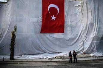 Ankara minaccia l'Europa: Pronti a inviare 15mila migranti ogni mese Ankara minaccia l'Europa: Pronti a inviare 15mila migranti ogni mese