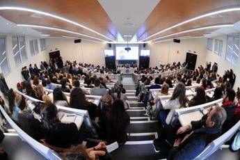 Draghi al Meeting di Rimini cita l'Università Cattolica: Privilegio rivolgermi a suoi studenti Draghi al Meeting di Rimini cita l'Università Cattolica: Privilegio rivolgermi a suoi studenti