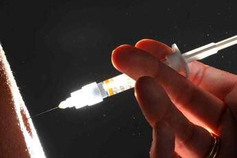 Ti inietteresti il vaccino dell'Ebola? In cambio 750 sterline. L'annuncio choc su un giornale Ti inietteresti il vaccino dell'Ebola? In cambio 750 sterline. L'annuncio choc su un giornale