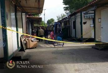 Roma, dieci famiglie abusive sgomberate da campo via di Salone Roma, dieci famiglie abusive sgomberate da campo via di Salone