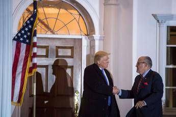 Usa, Giuliani ha chiesto la 'grazia preventiva' a Trump Usa, Giuliani ha chiesto la 'grazia preventiva' a Trump