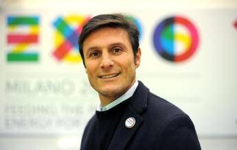 Javier Zanetti in campo nella squadra degli Ambassador/Video Javier Zanetti in campo nella squadra degli Ambassador/Video
